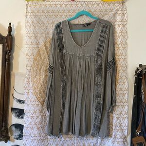 Ananada’s collection medium gray embroidered tunic
